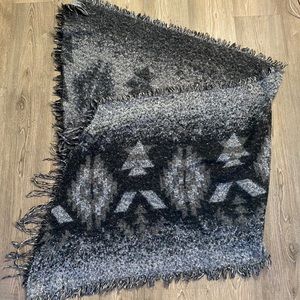 Black and gray scarf